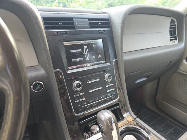 Used 2015 Lincoln Navigator 4WD image 20
