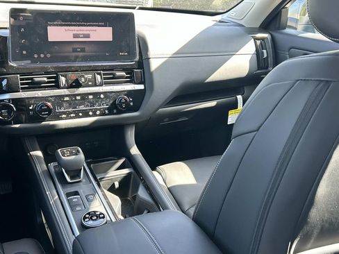 New 2026 Nissan Pathfinder Platinum AWD/4WD image 25