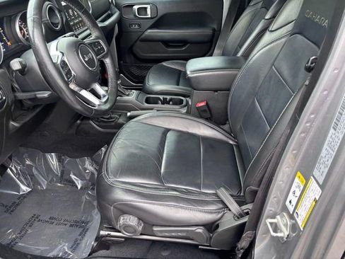 Used 2018 Jeep Wrangler Unlimited Sahara AWD/4WD image 12
