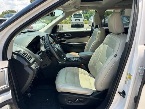 Used 2018 Ford Explorer Platinum AWD/4WD image 13