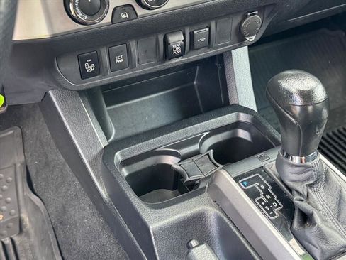 Used 2020 Toyota Tacoma SR5 w/ Technology Package AWD/4WD image 24