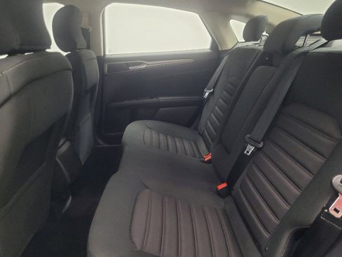 Used 2018 Ford Fusion SE FWD image 18