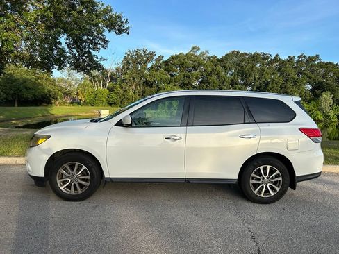 Used 2014 Nissan Pathfinder S FWD image 3