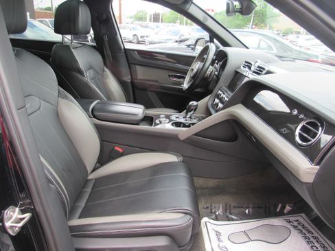 Used 2022 Bentley Bentayga AWD/4WD image 11