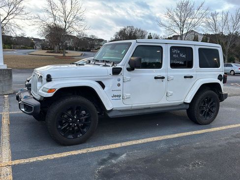 Used 2021 Jeep Wrangler Unlimited Sahara w/ Cold Weather Group image 10