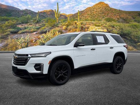 Used 2023 Chevrolet Traverse LT image 9
