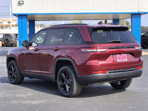 Used 2023 Jeep Grand Cherokee Altitude image 4