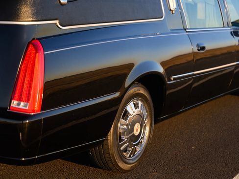 Used 2009 Cadillac DTS Hearse FWD image 32
