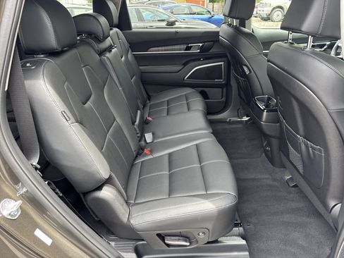Used 2024 Kia Telluride EX image 15