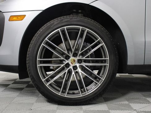 Certified 2026 Porsche Macan AWD/4WD image 30
