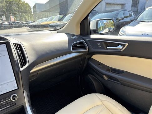 Used 2022 Ford Edge SEL w/ Convenience Package image 15