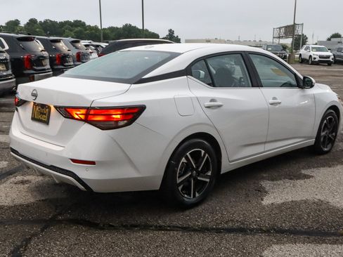 Used 2025 Nissan Sentra SV FWD image 4