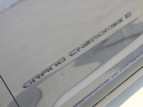 New 2025 Jeep Grand Cherokee 4WD image 7