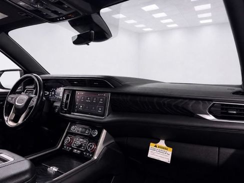 Used 2023 GMC Yukon Denali w/ Advanced Technology Package AWD/4WD image 32