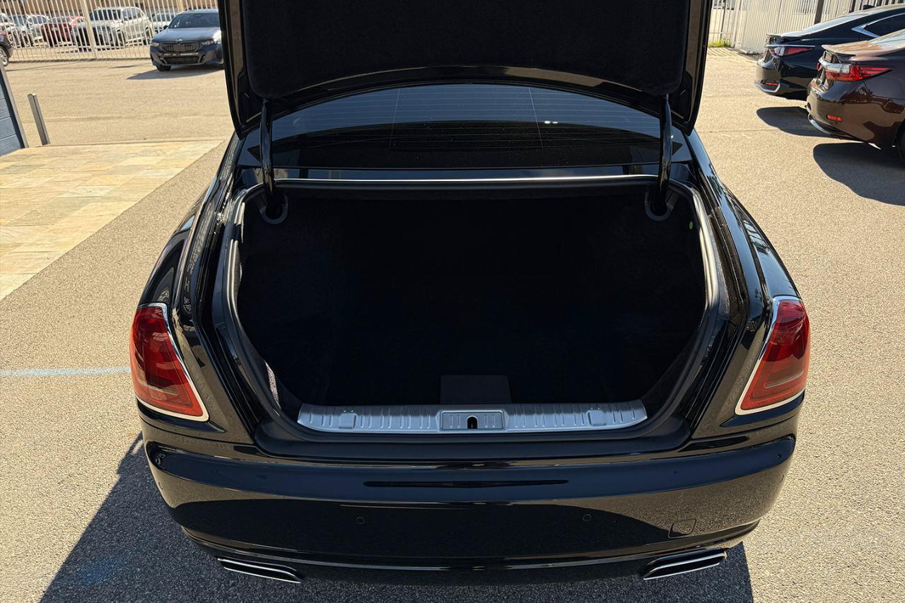 Used 2016 Rolls-Royce Ghost RWD image 38