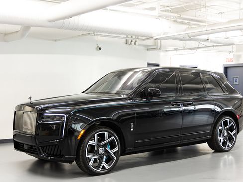 Certified 2025 Rolls-Royce Cullinan Black Badge AWD/4WD image 1