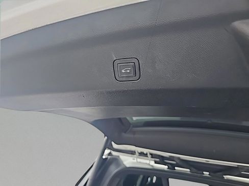 Used 2022 GMC Yukon XL AT4 w/ Technology Package image 11