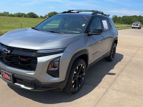 Used 2025 Chevrolet Equinox RS FWD image 3