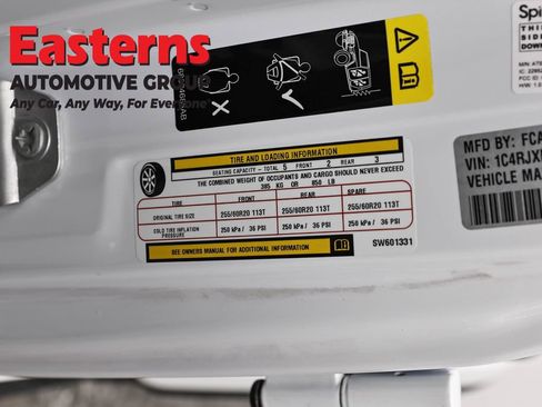 Used 2025 Jeep Wrangler Unlimited Sahara image 35