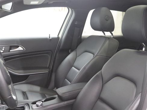 Used 2018 Mercedes-Benz GLA 250 4MATIC image 15