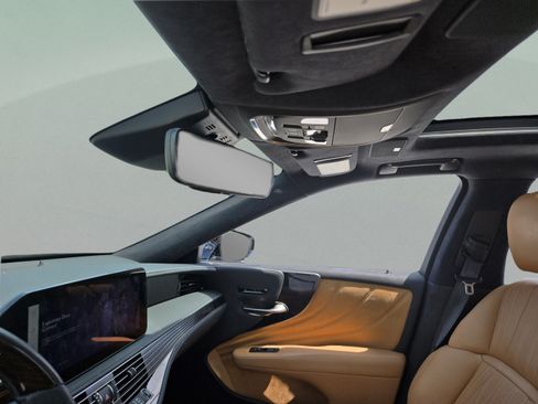 Certified 2024 Lexus LS 500 w/ Interior Upgrade Package RWD image 18