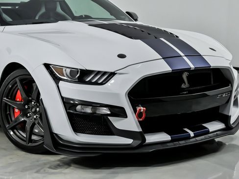 Used 2020 Ford Mustang Shelby GT500 w/ Carbon Fiber Track Pack RWD image 3
