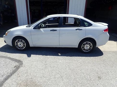 Used 2011 Ford Focus SE w/ Sedan SE Appearance Pkg FWD image 15
