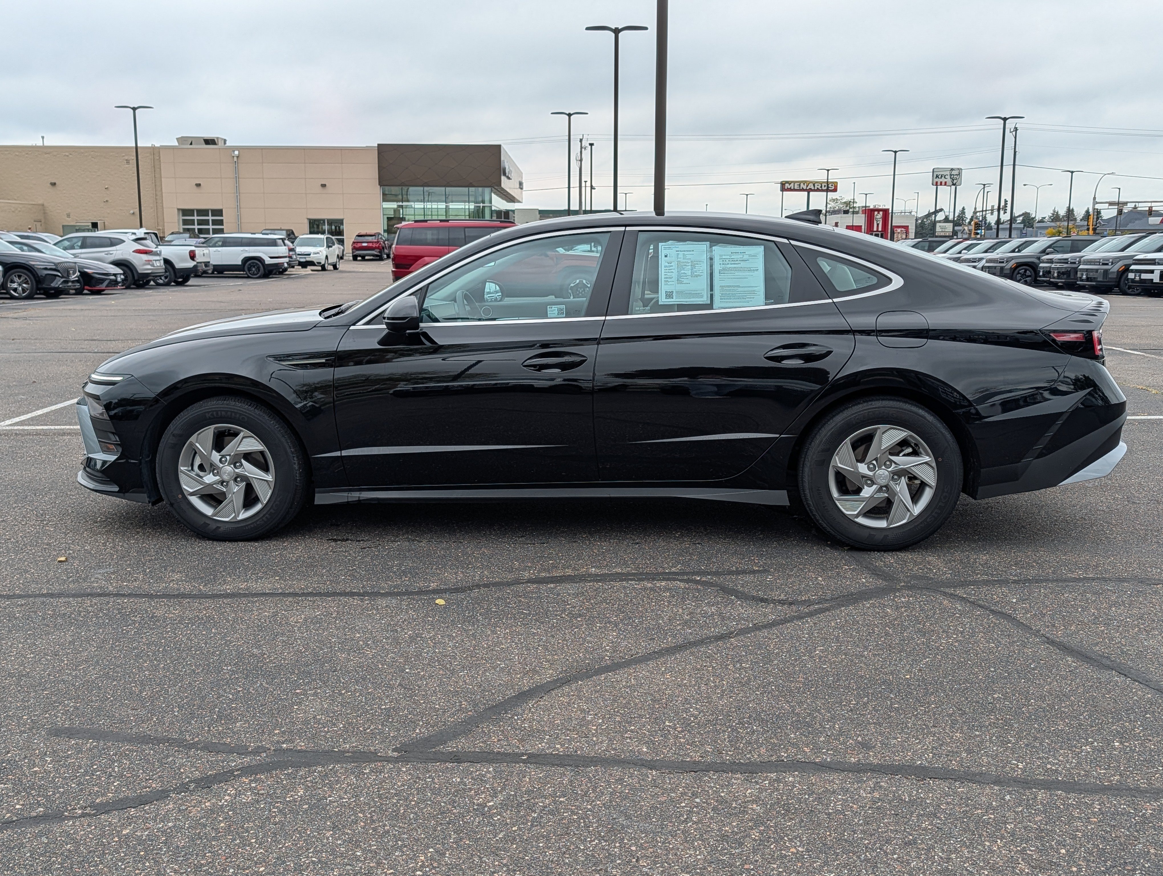 Used 2025 Hyundai Sonata SE FWD image 2