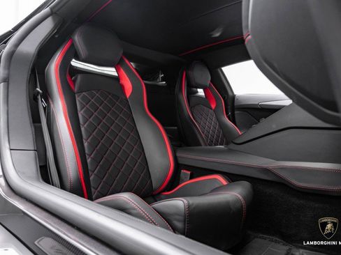 Used 2018 Lamborghini Aventador S image 59