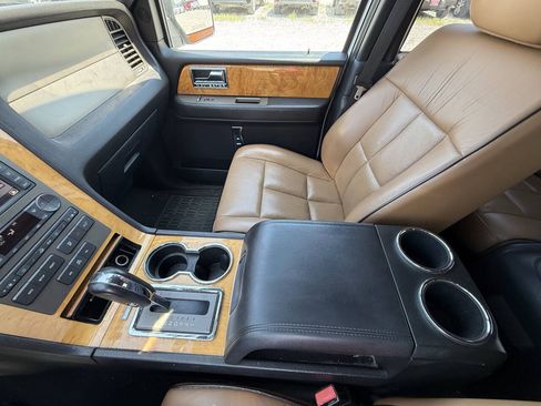 Used 2012 Lincoln Navigator 4WD image 14