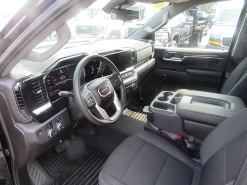 Used 2024 GMC Sierra 1500 Elevation AWD/4WD image 8