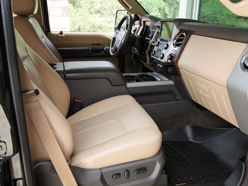 Used 2014 Ford F250 Lariat w/ Lariat Ultimate Package AWD/4WD image 37