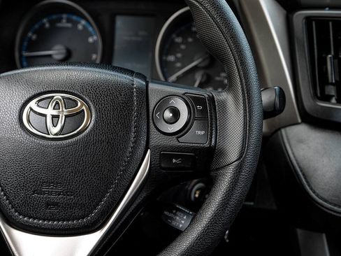Used 2017 Toyota RAV4 LE FWD image 18