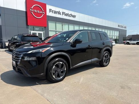 Used 2025 Nissan Rogue SV AWD/4WD image 1