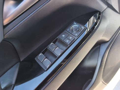 Used 2020 Lexus LX 570 4WD w/ Luxury Package image 15