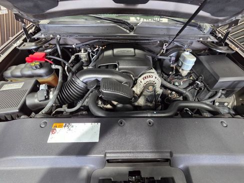 Used 2012 Cadillac Escalade Luxury RWD image 32