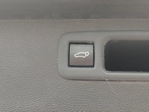 Used 2021 Toyota Highlander XLE FWD image 15