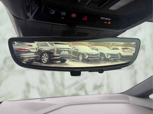 Used 2025 Cadillac Optiq Luxury 2 AWD/4WD image 18