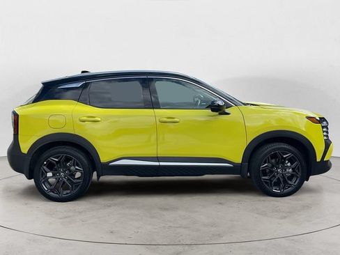 Used 2025 Nissan Kicks SR w/ SR Premium Package AWD/4WD image 6