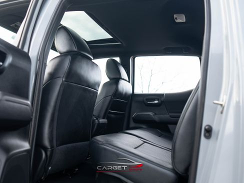 Used 2020 Toyota Tacoma TRD Off-Road image 18