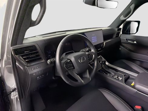 Used 2024 Lexus GX 550 w/ Accessory Package (31) AWD/4WD image 9