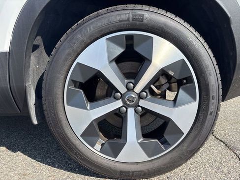 Used 2025 Volvo XC40 B5 Plus AWD/4WD image 10