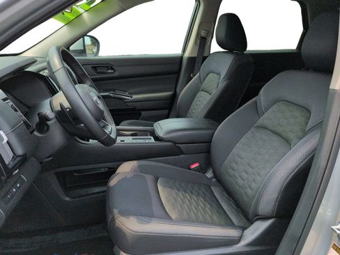 Used 2025 Nissan Pathfinder SV FWD image 20
