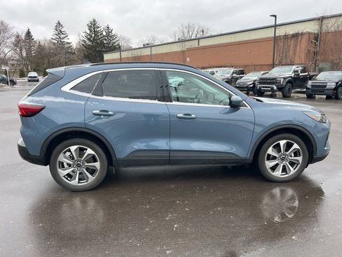 Used 2024 Ford Escape Platinum image 4