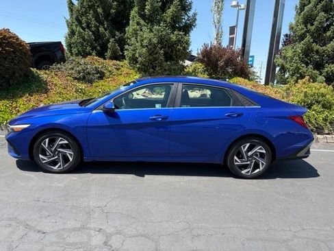 Used 2025 Hyundai Elantra SEL FWD image 3