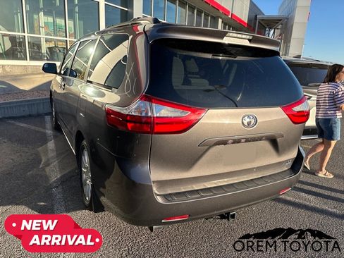 Used 2016 Toyota Sienna LE AWD/4WD image 18