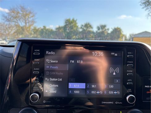 Used 2022 Toyota Highlander LE image 25