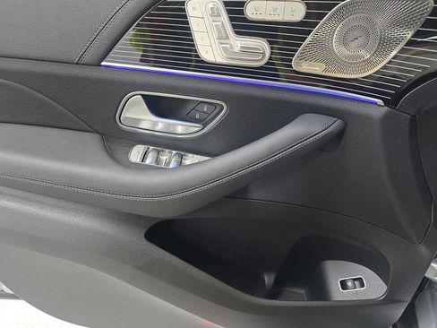 Used 2025 Mercedes-Benz GLS 580 4MATIC image 12