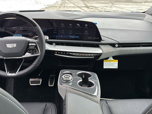 New 2026 Cadillac Optiq Luxury 2 image 9