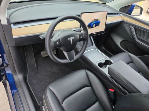 Used 2023 Tesla Model Y Long Range AWD/4WD image 17